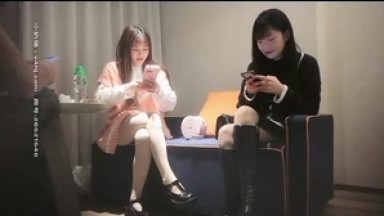Big dick brother high price about two 01 loli cute girl double fly, a set of one-piece net stockings, help lift the legs to watch the sisters being fucked