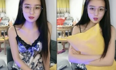 Cold type of high-color goddess, with glasses imperial style, halter nightgown, slim body beautiful legs, break the finger rubbing, bathroom bath wet, make a variety of poses