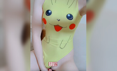 Pikachu mới của cô gái màu hồng dễ thương @piaoling (yueyuejiangliyouyouyouzi)