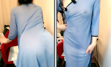 The girl with the temperament, the semi-transparent cheongsam, you can see her nipples, and her fingers keep snapping at her pussy.