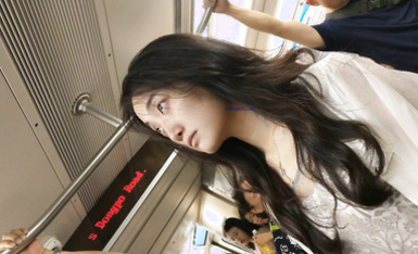 Ultra High Quality Airport Subway Undercover (5) Surprisingly, there is a superb long legged beauty without inner body Is it convenient for borrowing the plane to have sex with the guy? HD Ultra High Quality Airport Subway Undercover (7)