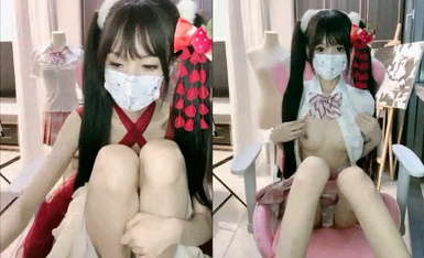 Loli, một học sinh trung học trong trường [Li Jiang không thích rau] đã nâng mông nhỏ lên và thủ dâm ~! (2).
