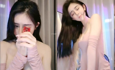 Hot girl - flight attendant XinXin - excellent black silk temptation, moaning like Wong Cho Yin goddess, silk into your brain nerve, urging you to orgasm!