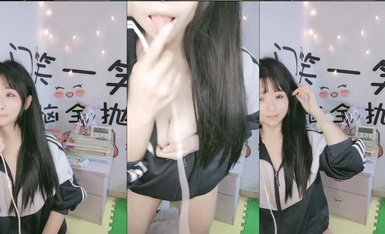 Wenjing Netflix sister! Rarely charge room masturbation! Taking off her panties and breaking her pussy close-up, her finger snaps in and moans lowly, her fat ass is up and panting extremely seductively!