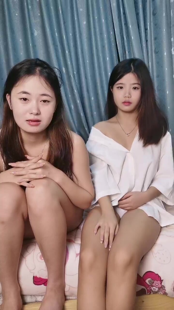 The young girl after 00 years of age is a famous scene of double flight! One is sweet and the other is cute! Two girls taking turns sucking cock, big fat ass riding position, taking turns fucking makes the audience envious!