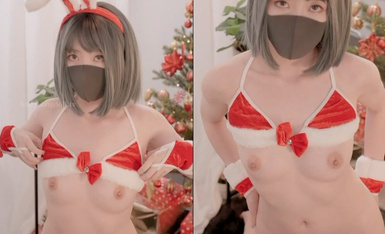 The latest private message short film "Christmas Bunny" of the hot net red doll sister 『HongKongDoll』wonderful climax HD 720P original version