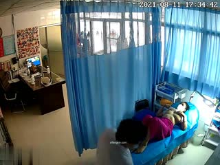 Tin tặc đột nhập vào camera và quay phim một nhân viên mát xa cho con bú tại trung tâm chăm sóc sức khỏe vú đang mát xa ngực cho một số phụ nữ trẻ thuộc các gia đình tử tế bằng bissav