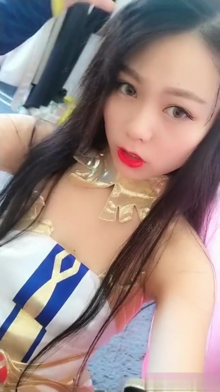 The second generation of good value beauty in the backstage of the Comic-Con free selfie Ziwei pussy pink so seductive