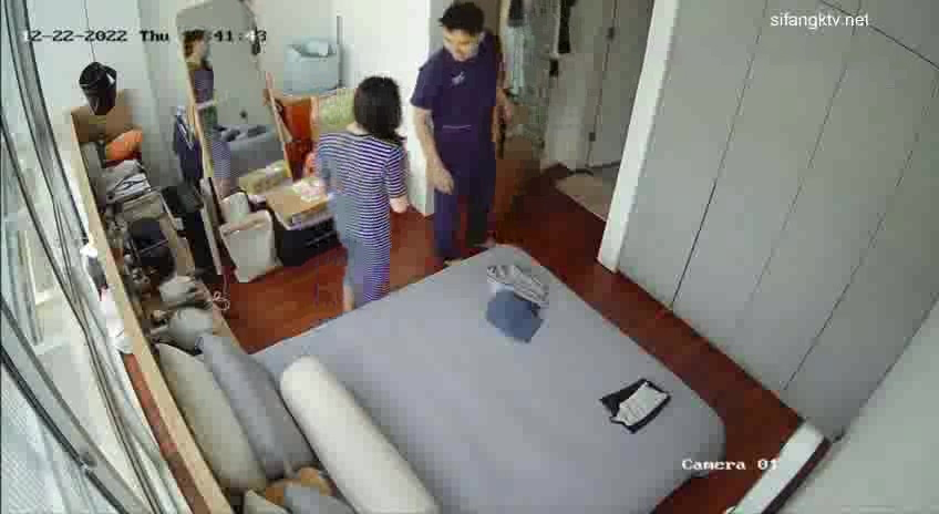 Home camera crack sneak peek! Young woman alone at home lonely and difficult to masturbate to solve, the husband came back, happy as a child.piece_part