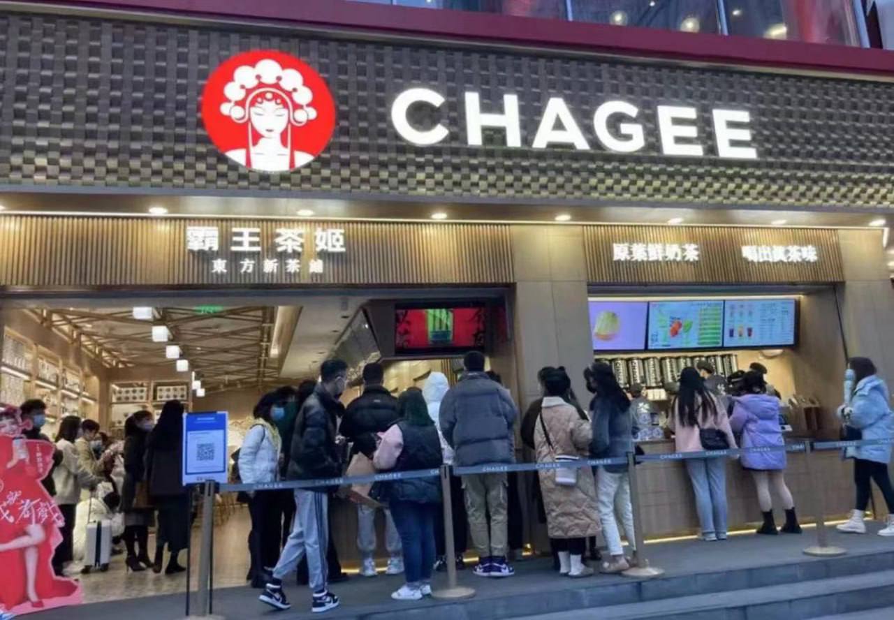 April 7 Chongqing bully tea Ji Dagua! A woman sat directly on the counter of the milk tea store to take off her clothes, the shopkeeper was full of helplessness, so he had to secretly expose the scene of the video out of no code