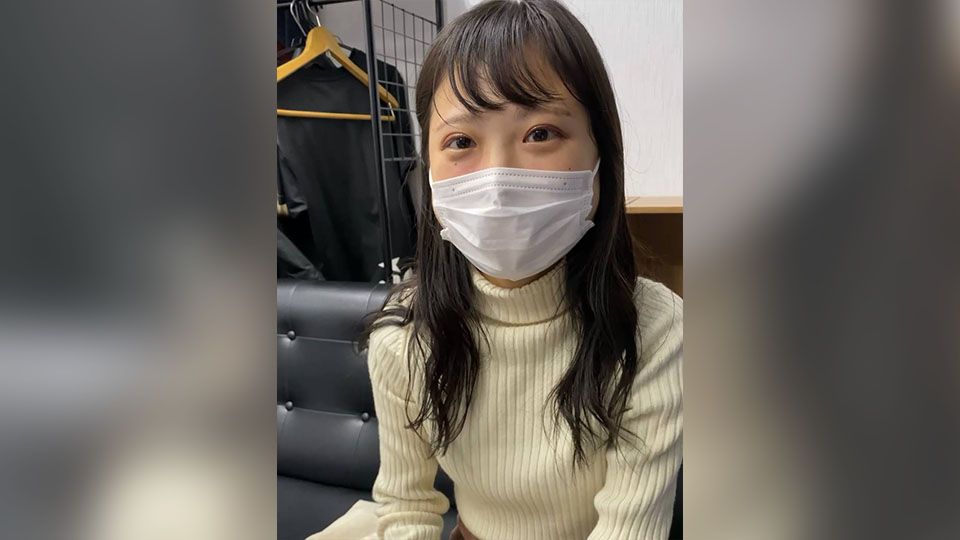 FC2-PPV-4218492 *Slimo* Behind the Scenes at an Evil Delirious Delicatessen [Sayaka] A completely amateur, very cute, legal** child-faced girl who came for an interview, took a live lesson and performed Nakadashi 0026