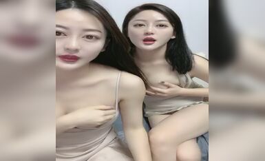 Sisters with stunning faces show the world their exquisite figures