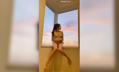 Korean fitness beauty ♥jena♥, plump breasts are also the center of attention in the restaurant, have taken pictures, sunset beauty!