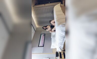 3,500 to fuck a 167cm car model with white skin and beautiful goddess black silk peach buttocks, charming and flirtatious with a different flavor.